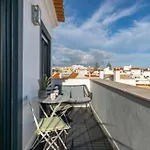 Charming 3 Level House In Center Great Balcony Views And Near Lagos