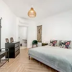 Charming 3 Level House In Center Great Balcony Views And Near