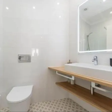 Casa vacanze Charming 3 Level House In Center Great Balcony Views And Near *