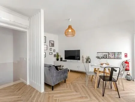 Charming 3 Level House In Center Great Balcony Views And Near Nyaraló *