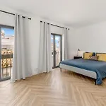 Charming 3 Level House In Center Great Balcony Views And Near * לאגוּ‏ש