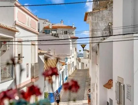 Charming 3 Level House In Center Great Balcony Views And Near