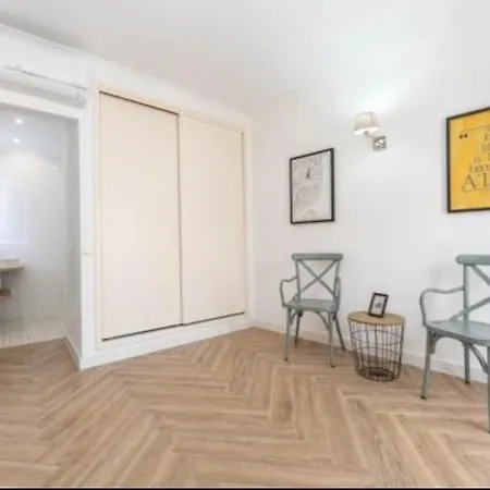 Charming 3 Level House In Center Great Balcony Views And Near 別荘