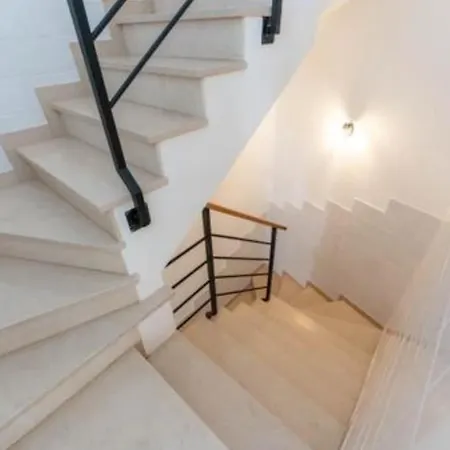 別荘 Charming 3 Level House In Center Great Balcony Views And Near