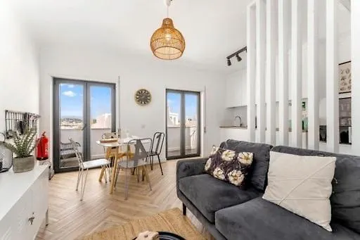 Charming 3 Level House In Center Great Balcony Views And Near Lagos