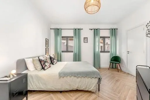 Charming 3 Level House In Center Great Balcony Views And Near * Lagos