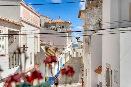 Charming 3 Level House In Center Great Balcony Views And Near