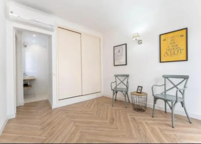 Charming 3 Level House In Center Great Balcony Views And Near Casa vacanze